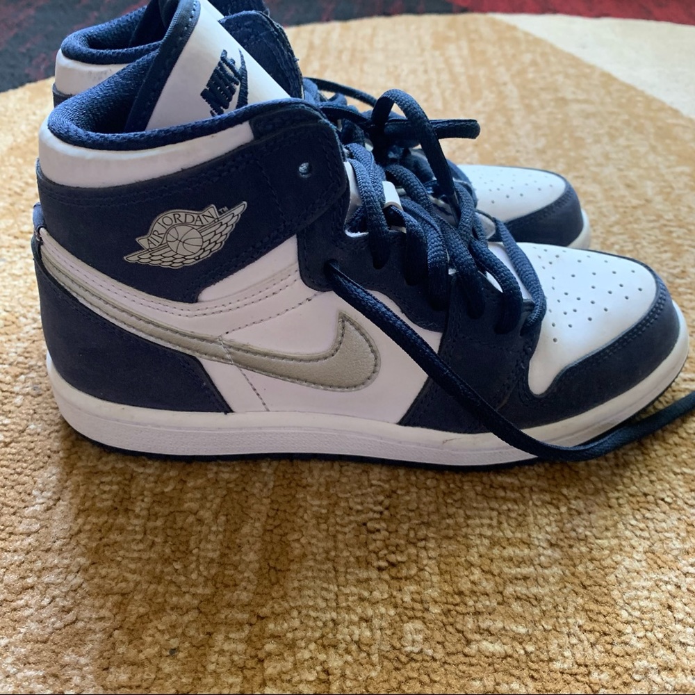 Nike Air Jordan 1 Navy Blue, White and Silver 2y